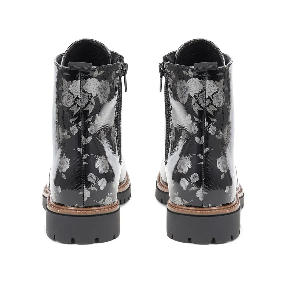 Casual Lace-Up Ankle Boots - WBINS38110 / 324 213
