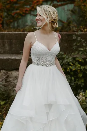 Charming Lace Ruffles Tulle Puffy Spaghetti Strap Beach Wedding Dress N1773