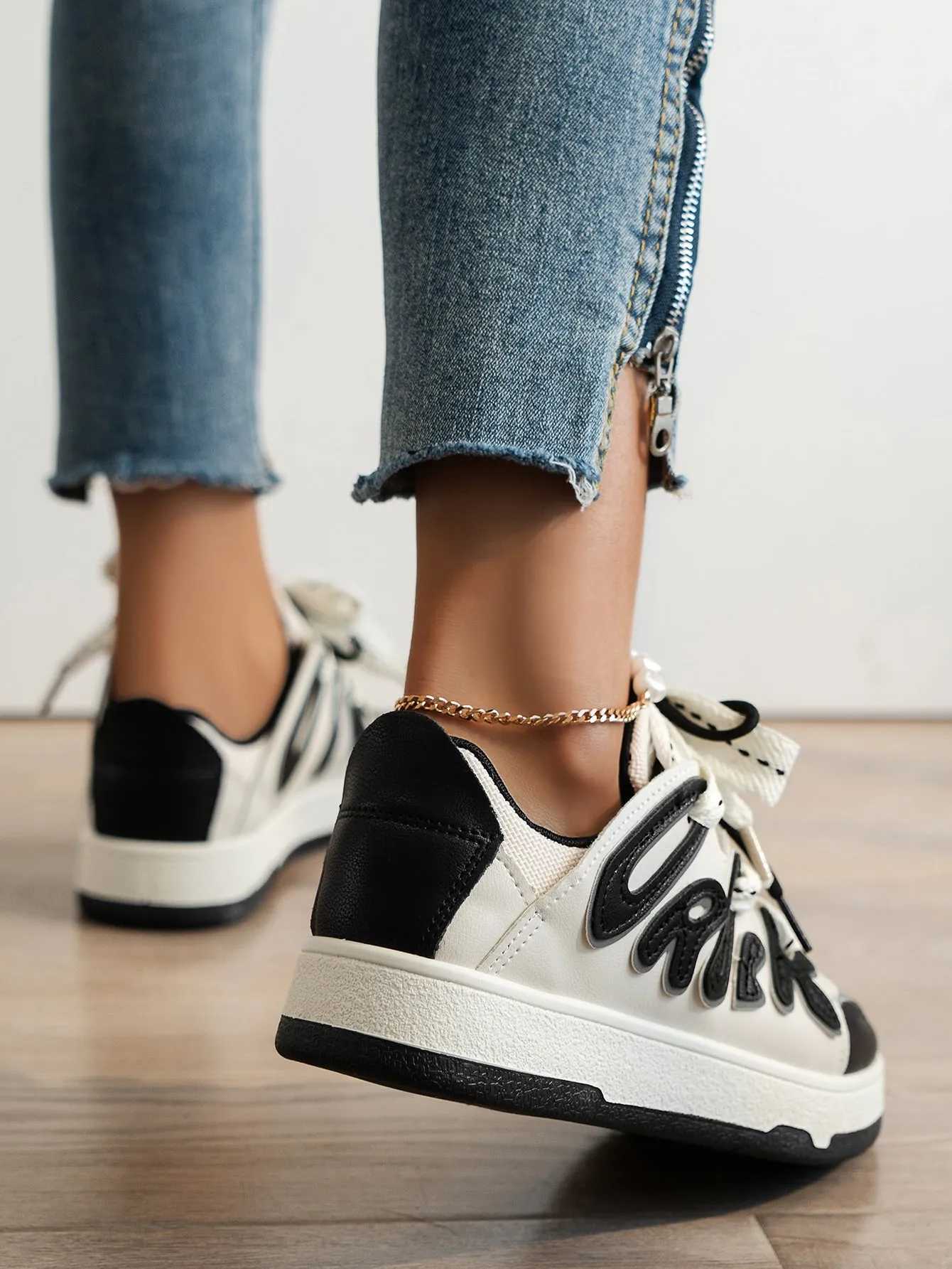 Womens Graphic Lace-up Skateboard Shoes