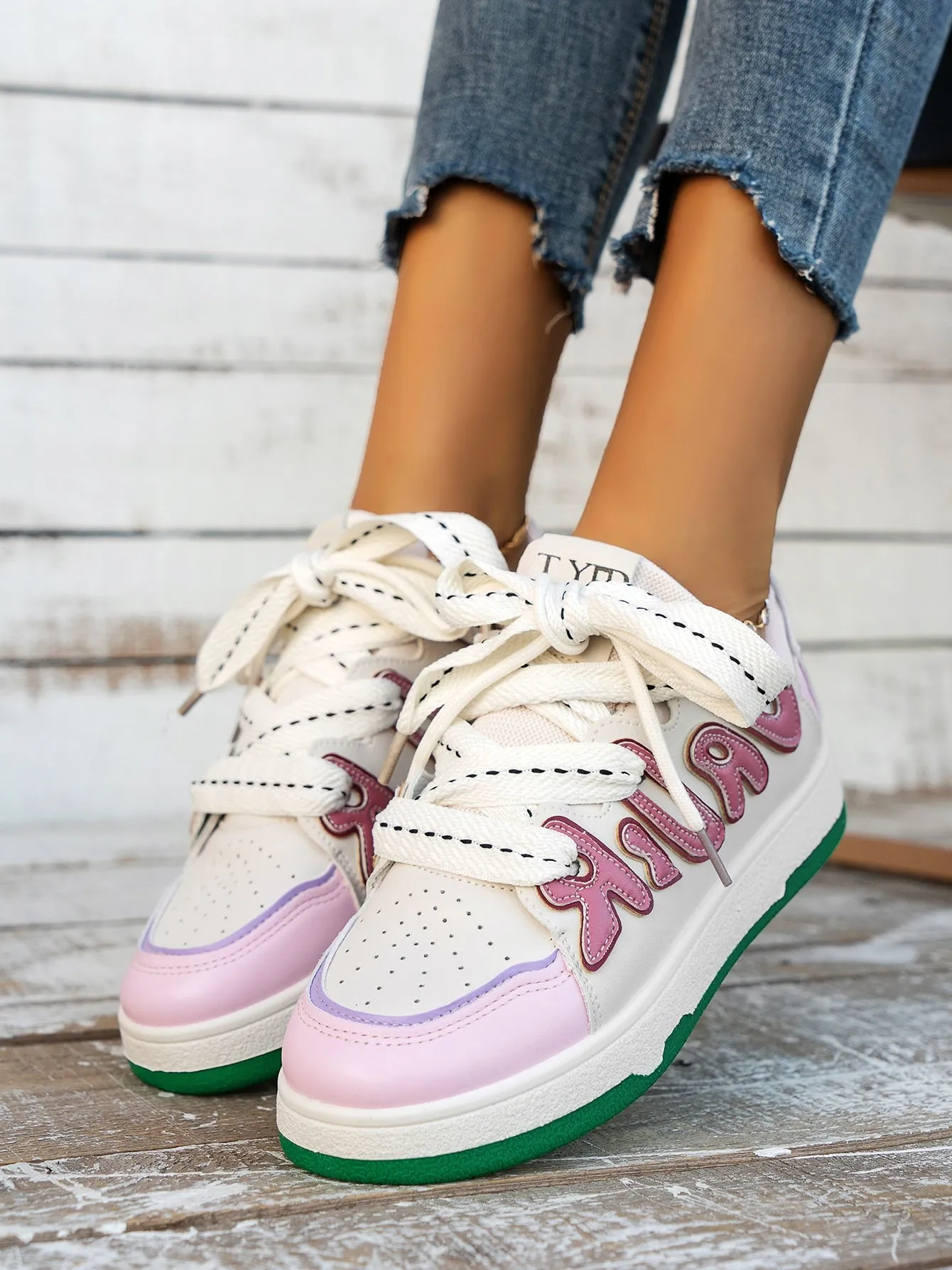 Womens Graphic Lace-up Skateboard Shoes