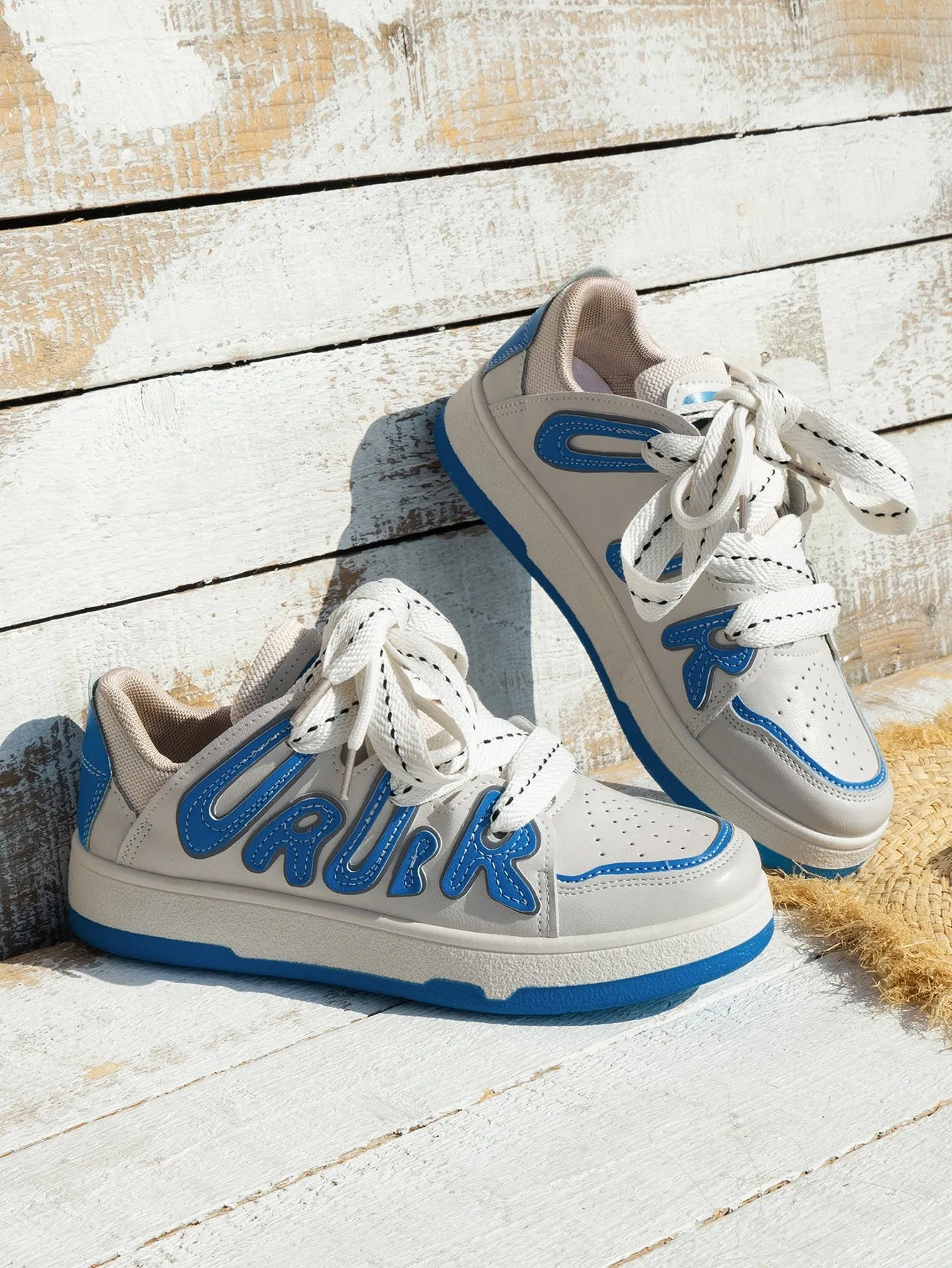 Womens Graphic Lace-up Skateboard Shoes