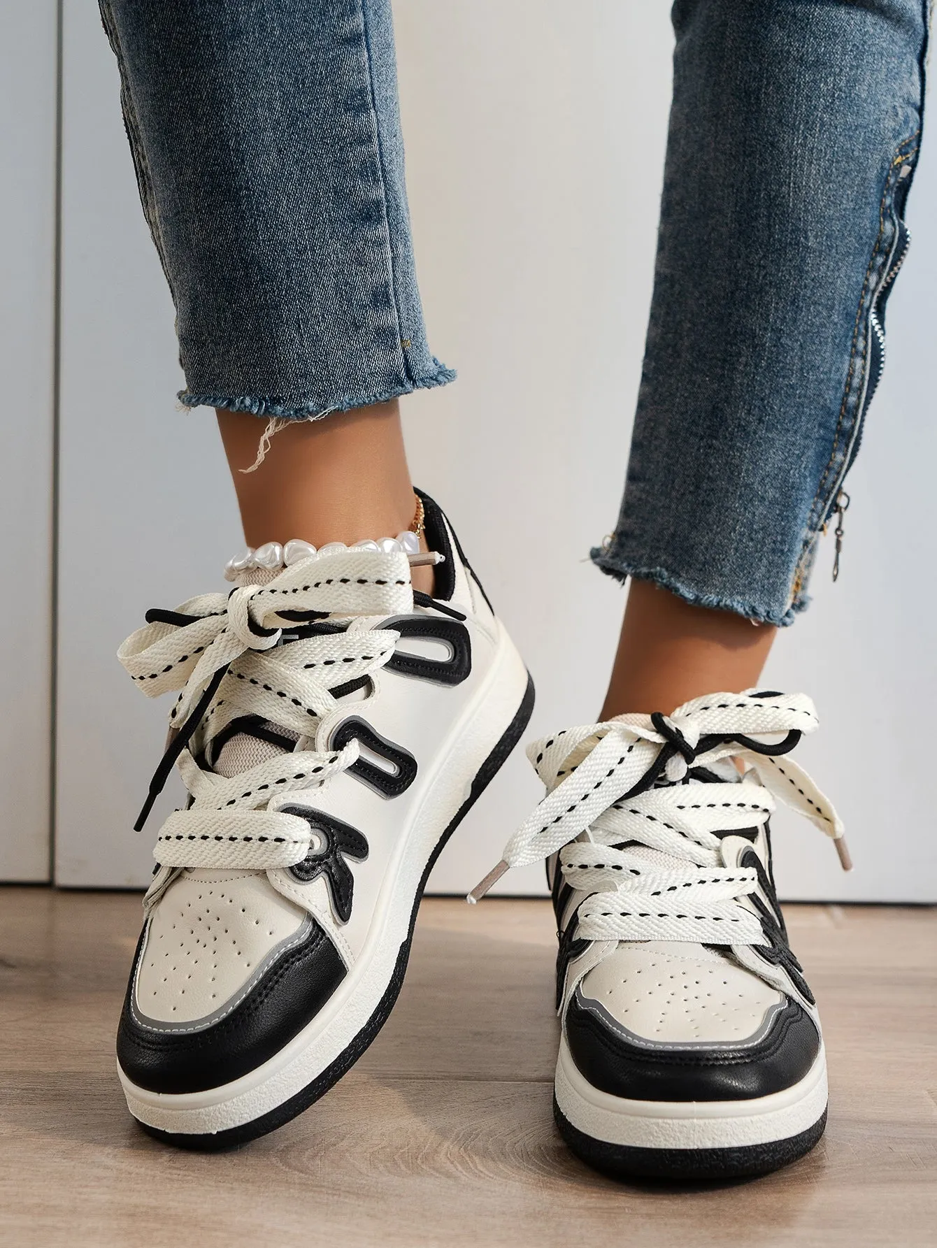 Womens Graphic Lace-up Skateboard Shoes