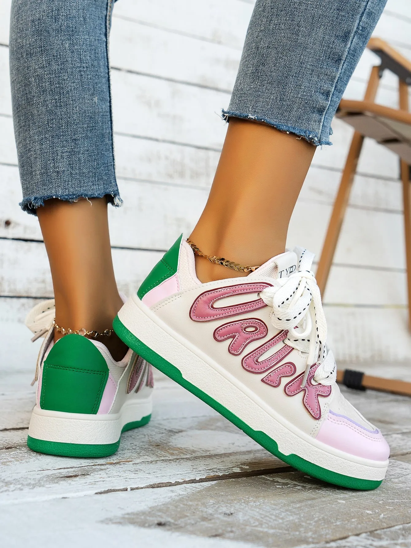 Womens Graphic Lace-up Skateboard Shoes