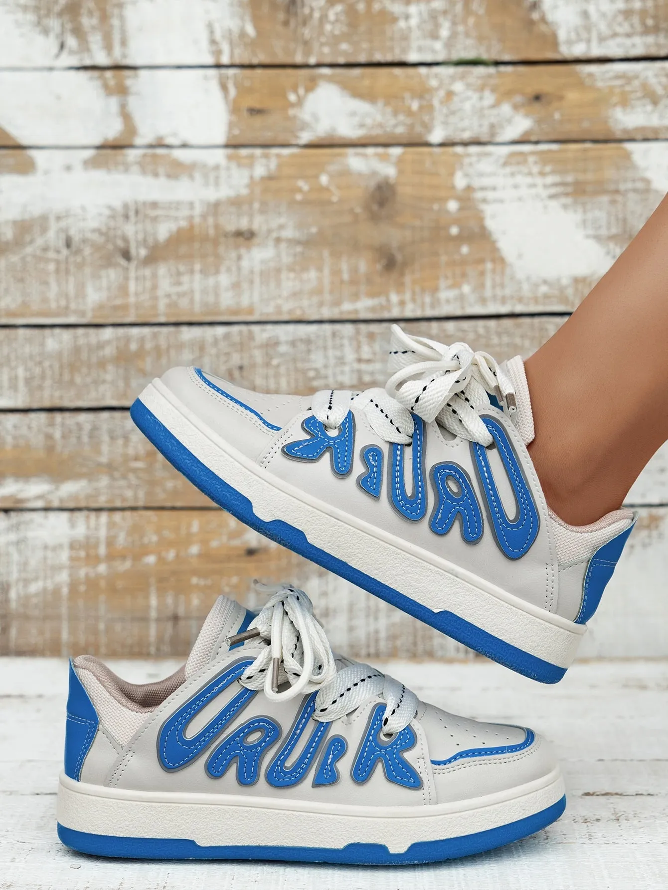Womens Graphic Lace-up Skateboard Shoes