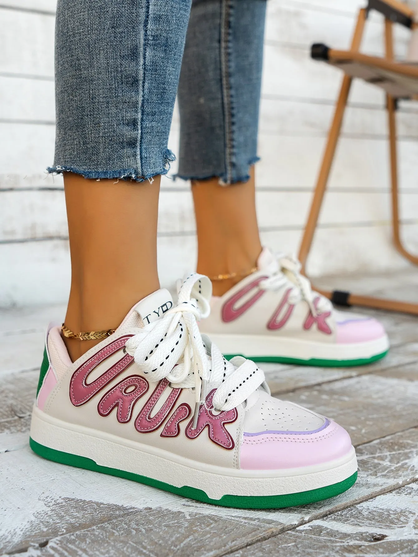 Womens Graphic Lace-up Skateboard Shoes