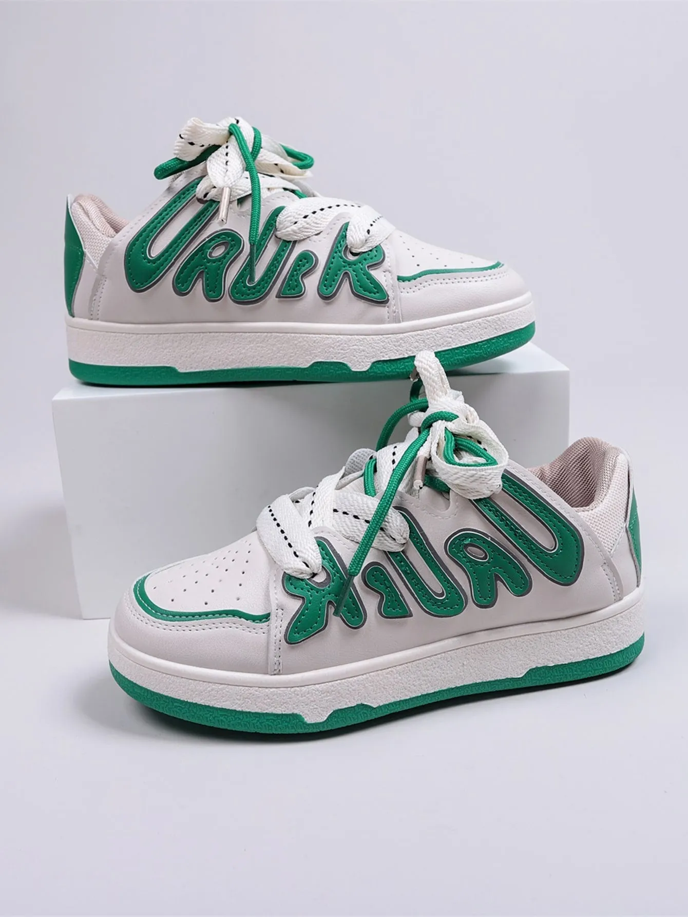 Womens Graphic Lace-up Skateboard Shoes