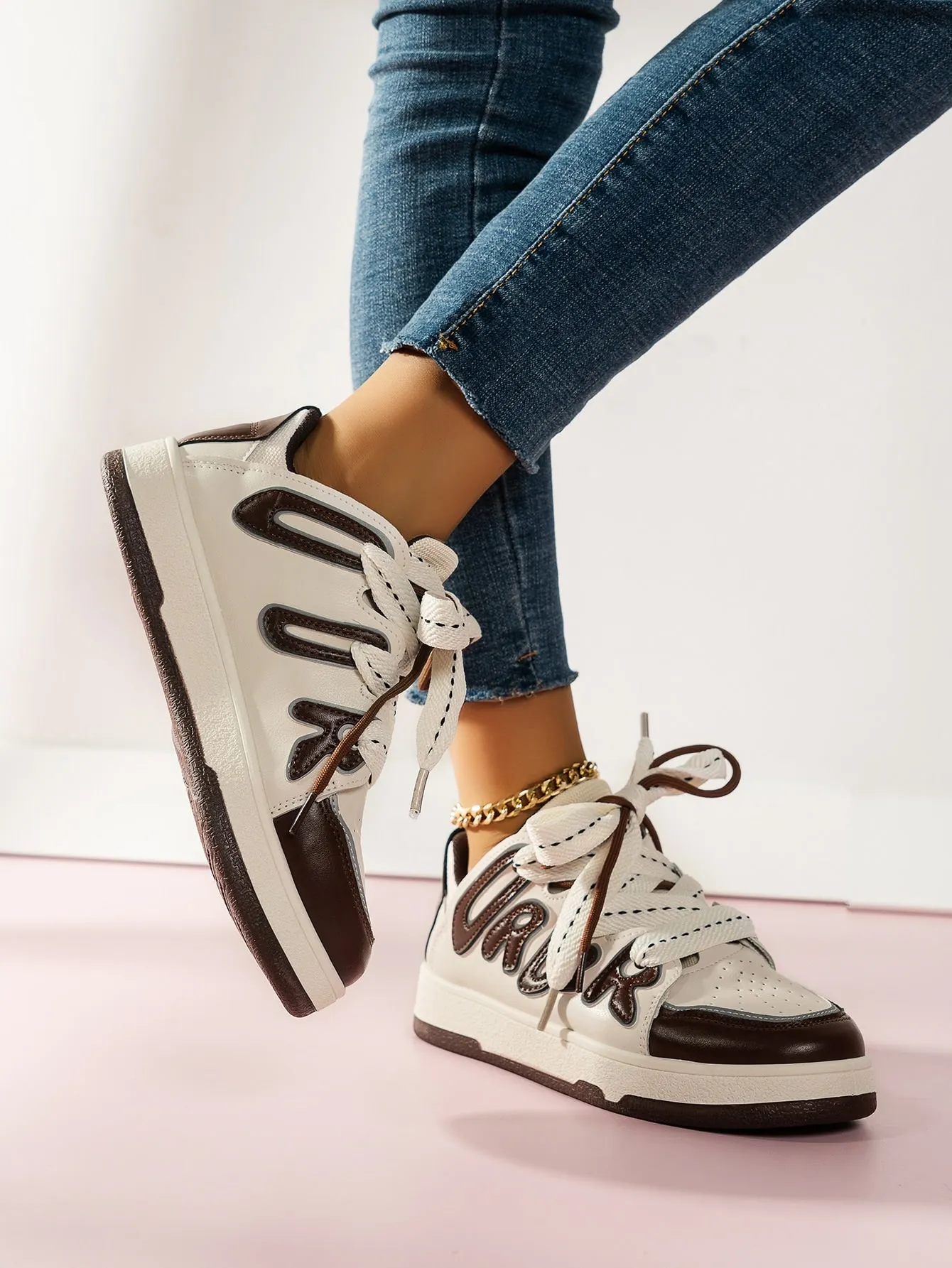 Womens Graphic Lace-up Skateboard Shoes