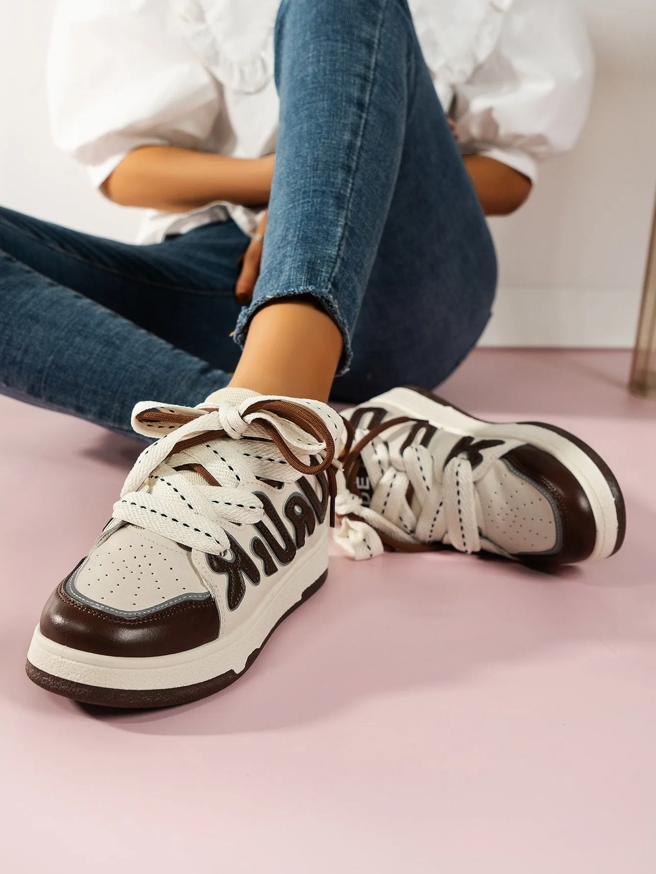 Womens Graphic Lace-up Skateboard Shoes