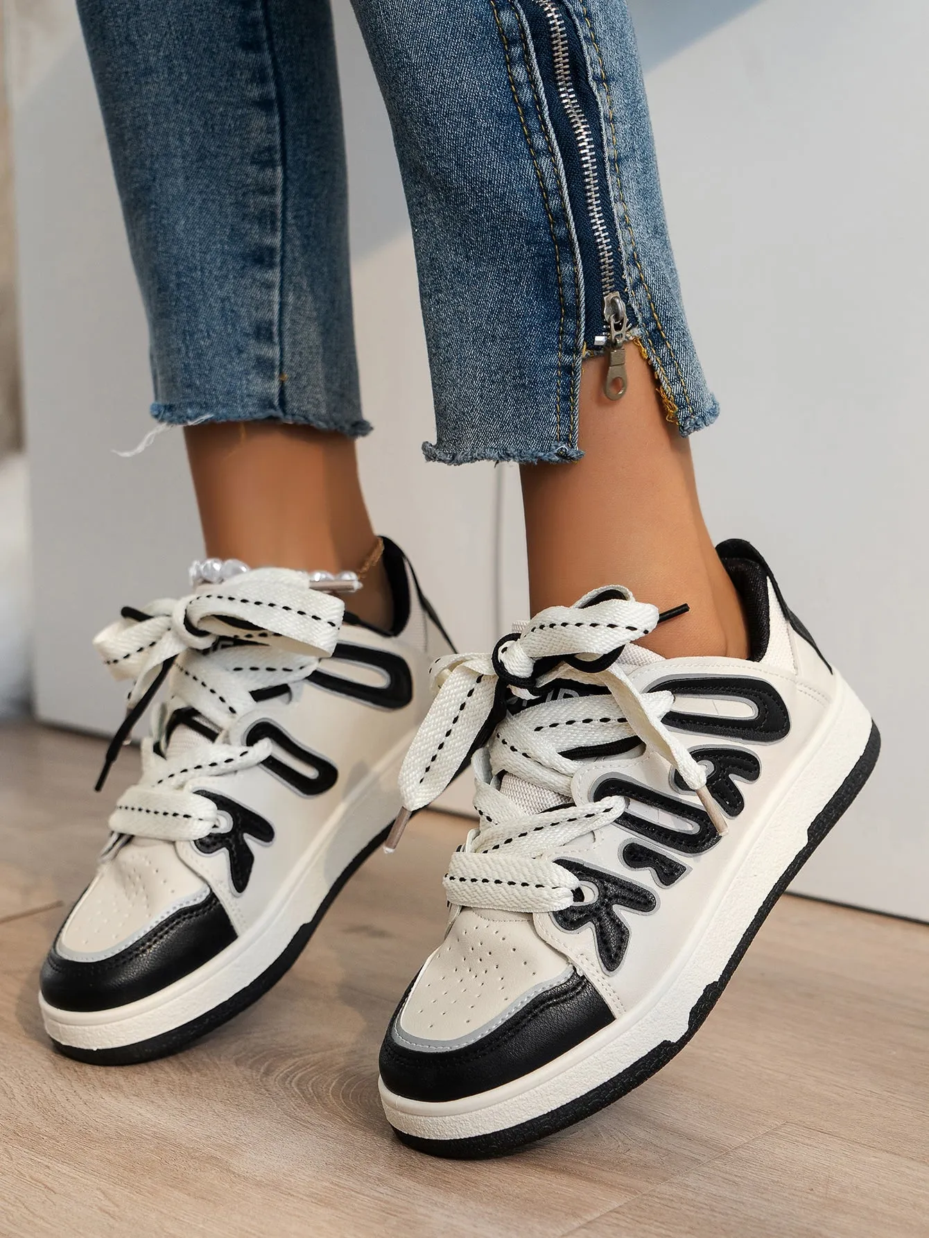 Womens Graphic Lace-up Skateboard Shoes