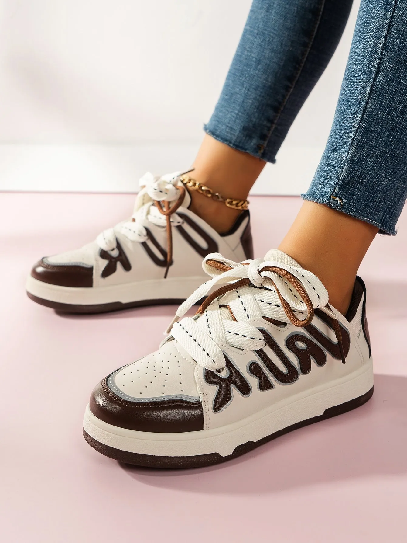 Womens Graphic Lace-up Skateboard Shoes