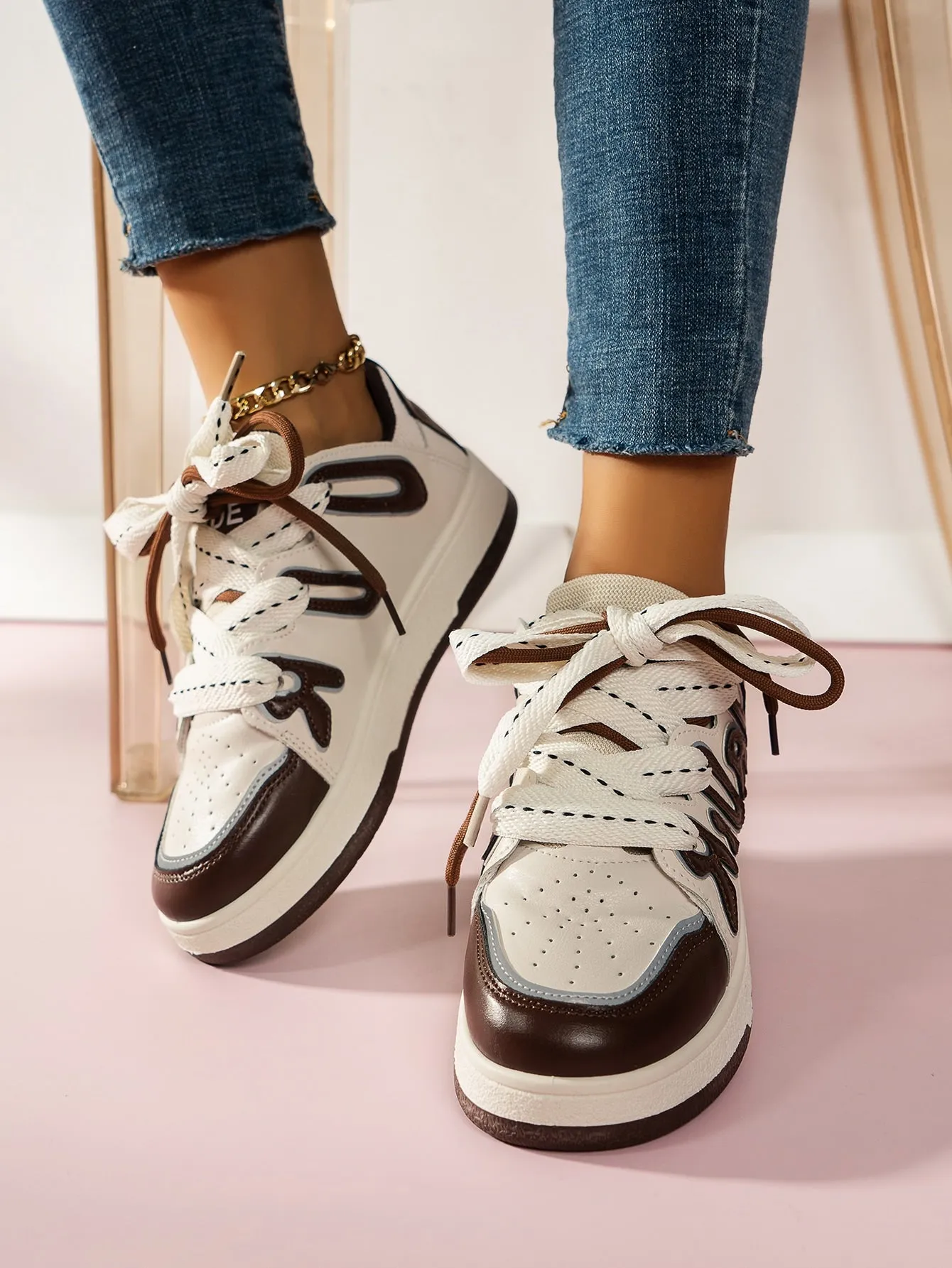 Womens Graphic Lace-up Skateboard Shoes
